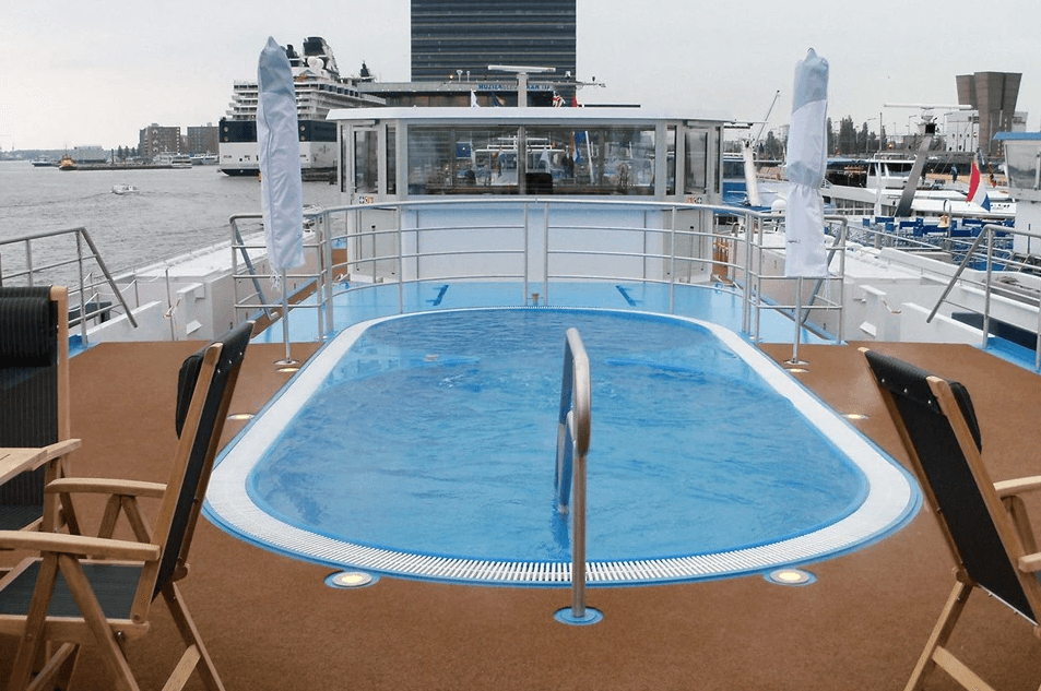 Swimming Pool & Whirlpool