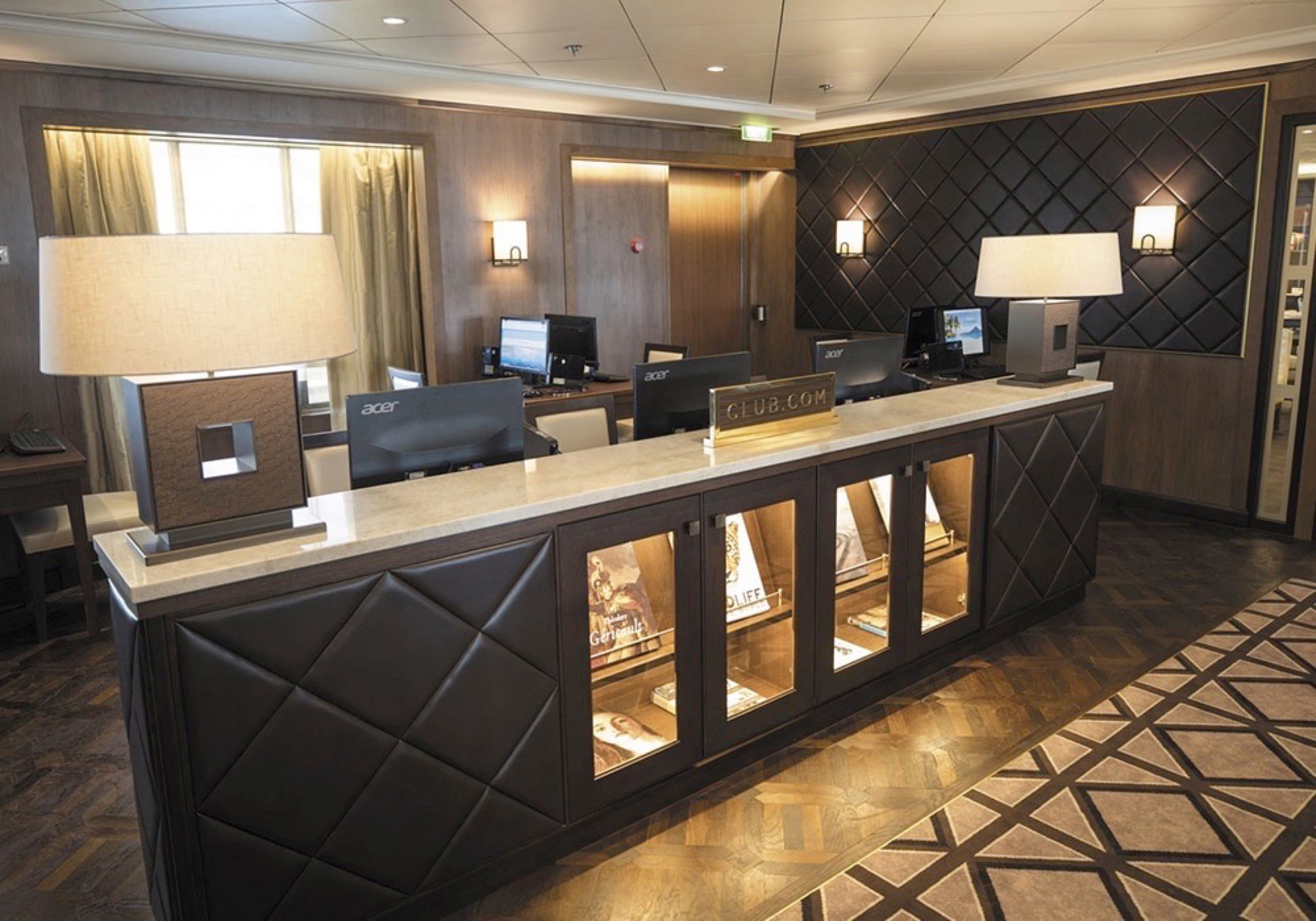 Club.com & Internet Café