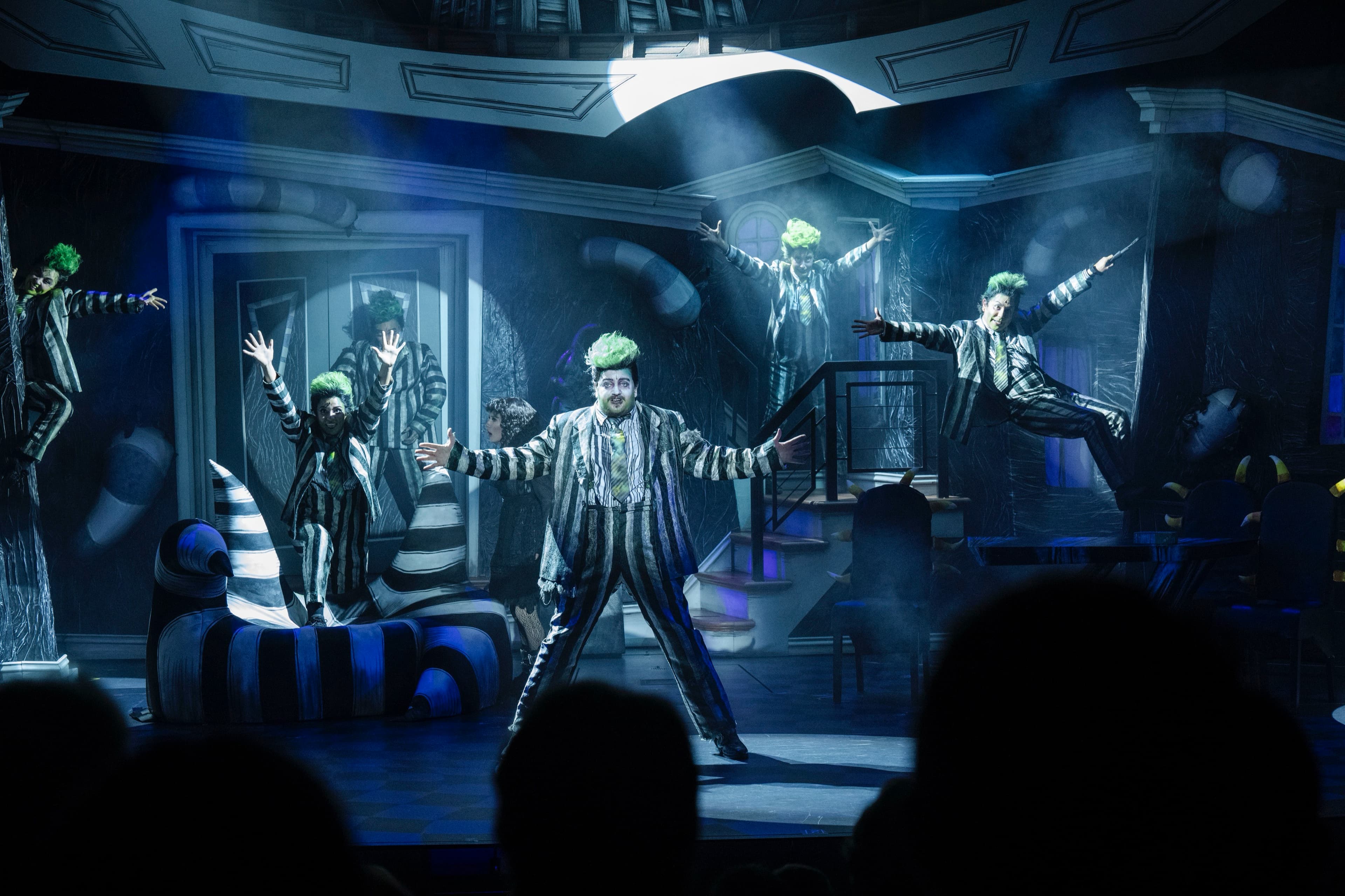 Entertainment onboard Viva