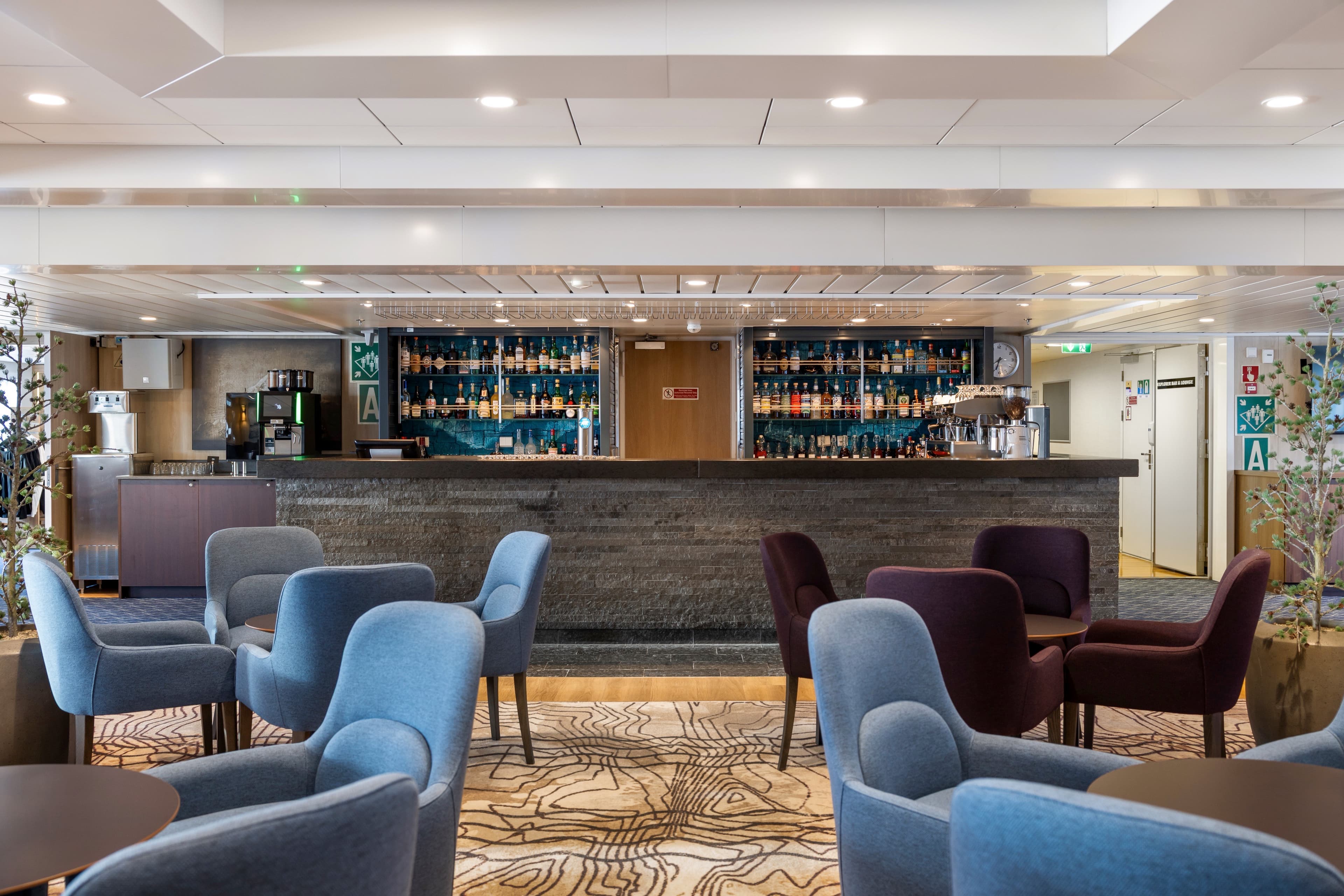 Explorer Lounge & Bar