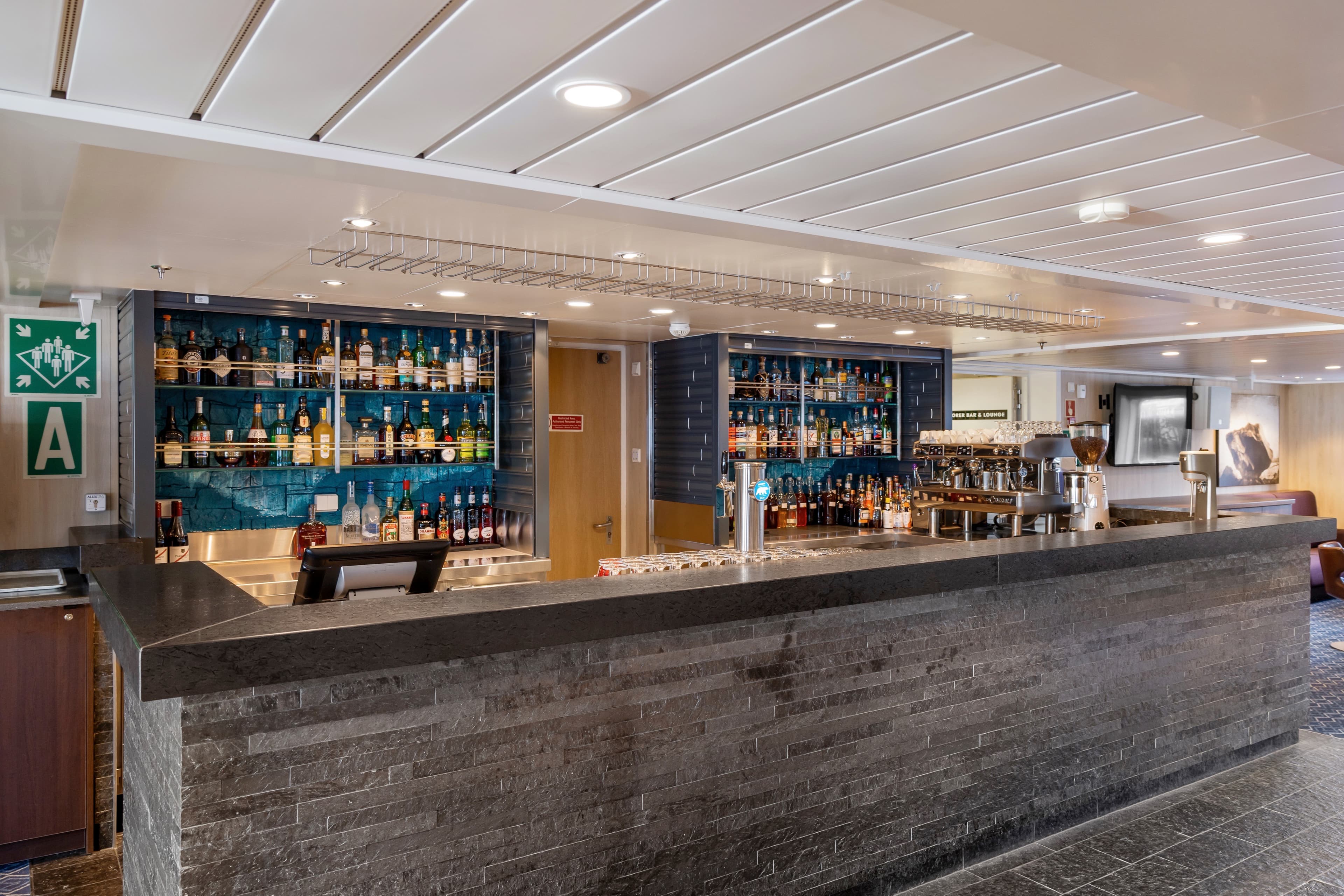 Explorer Lounge & Bar