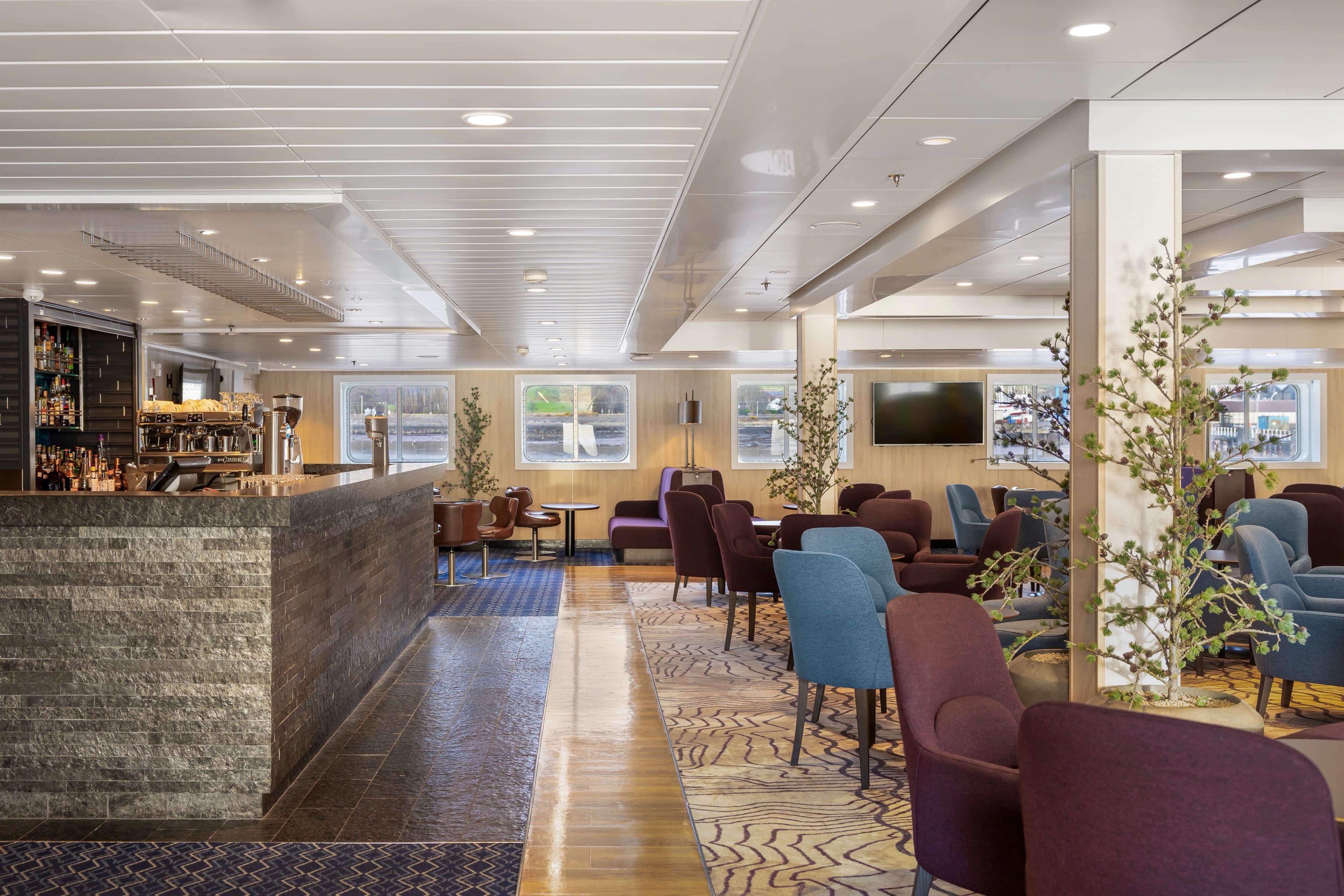 Explorer Lounge & Bar