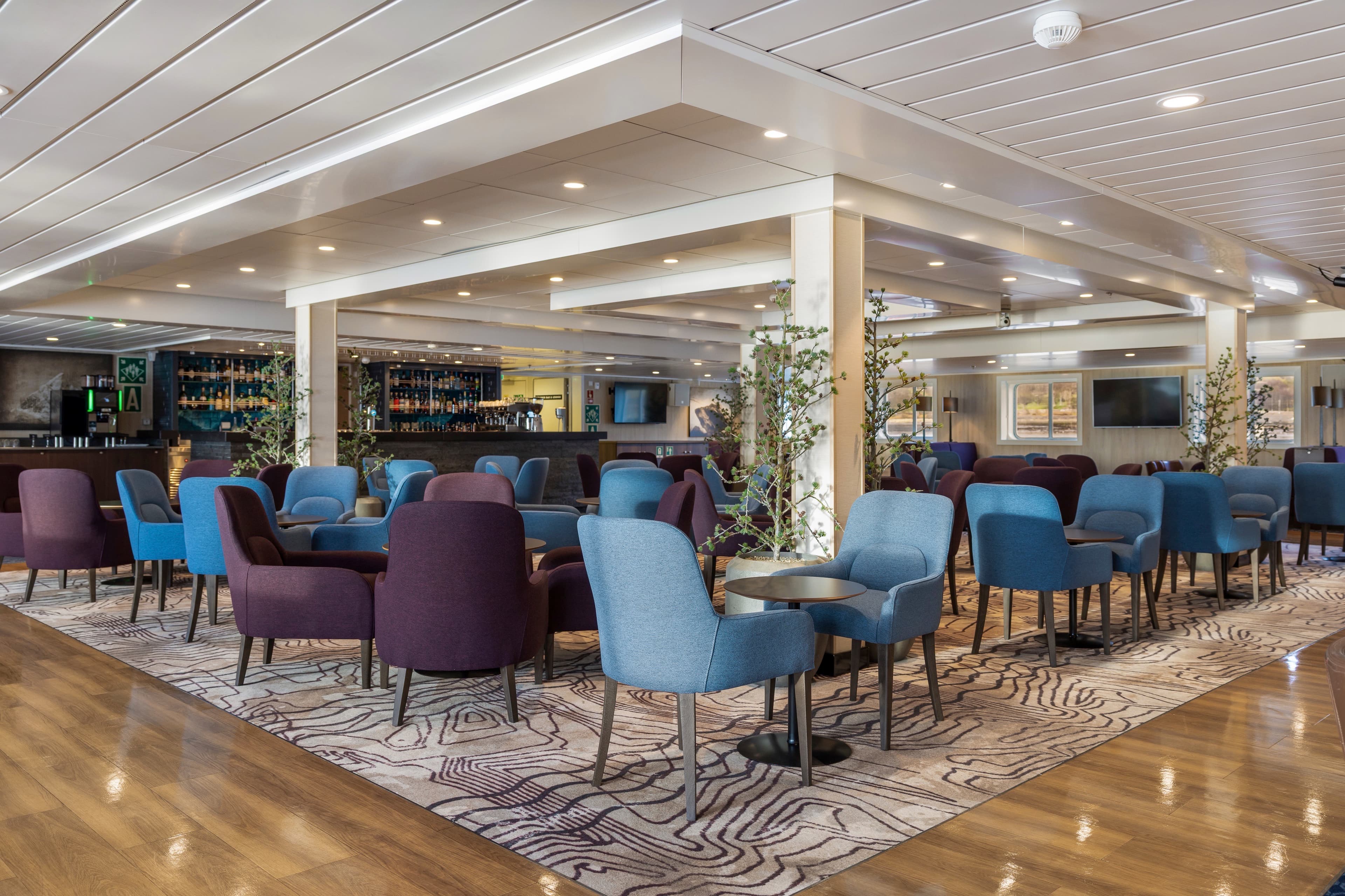 Explorer Lounge & Bar