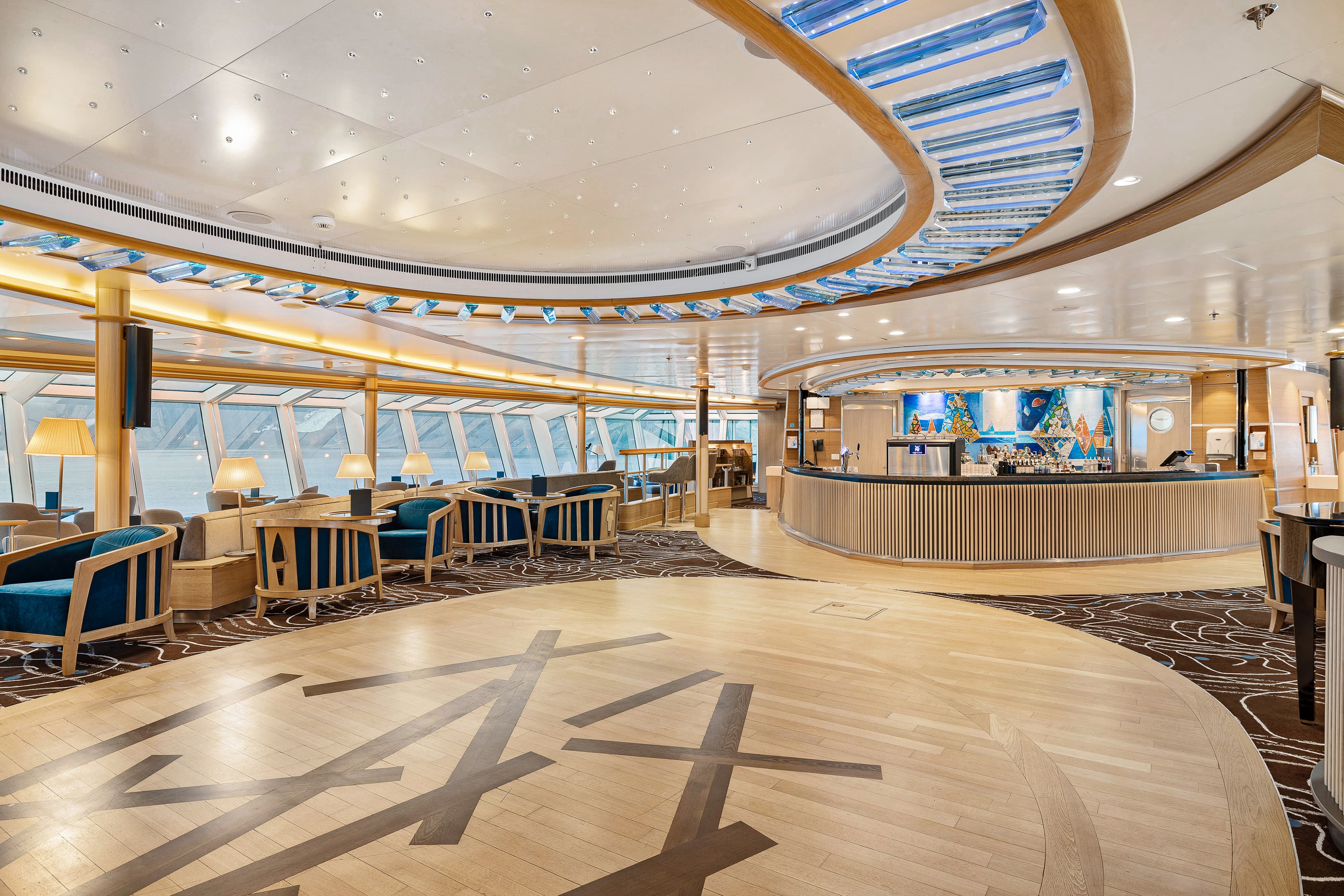 Explorer Lounge & Bar