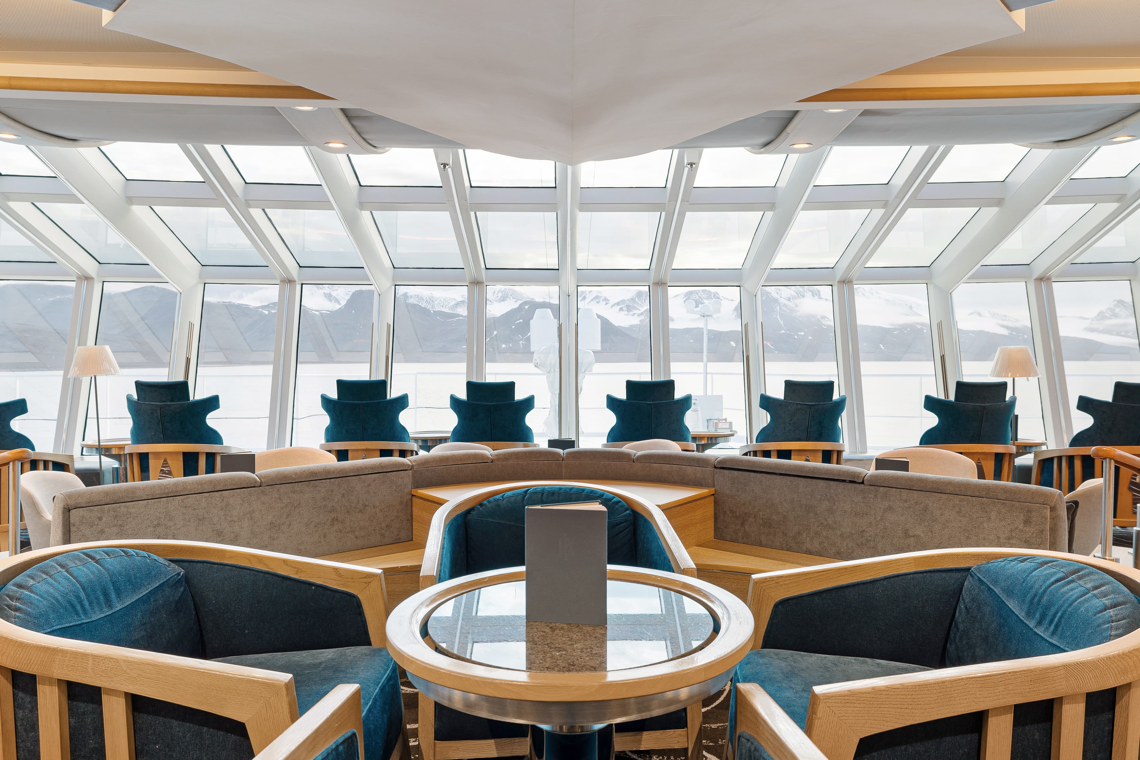 Explorer Lounge & Bar