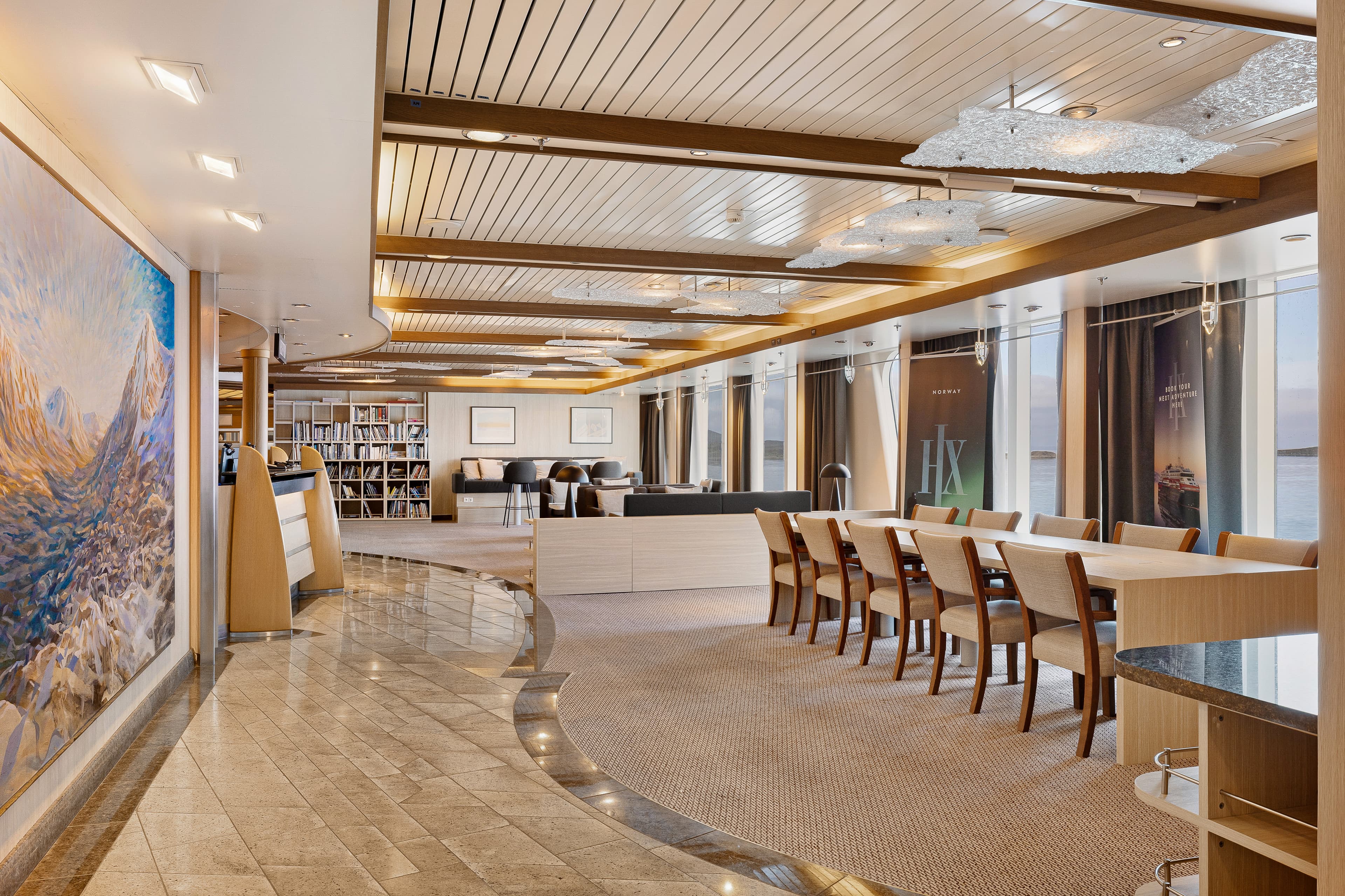 Reception & Expedition Desk