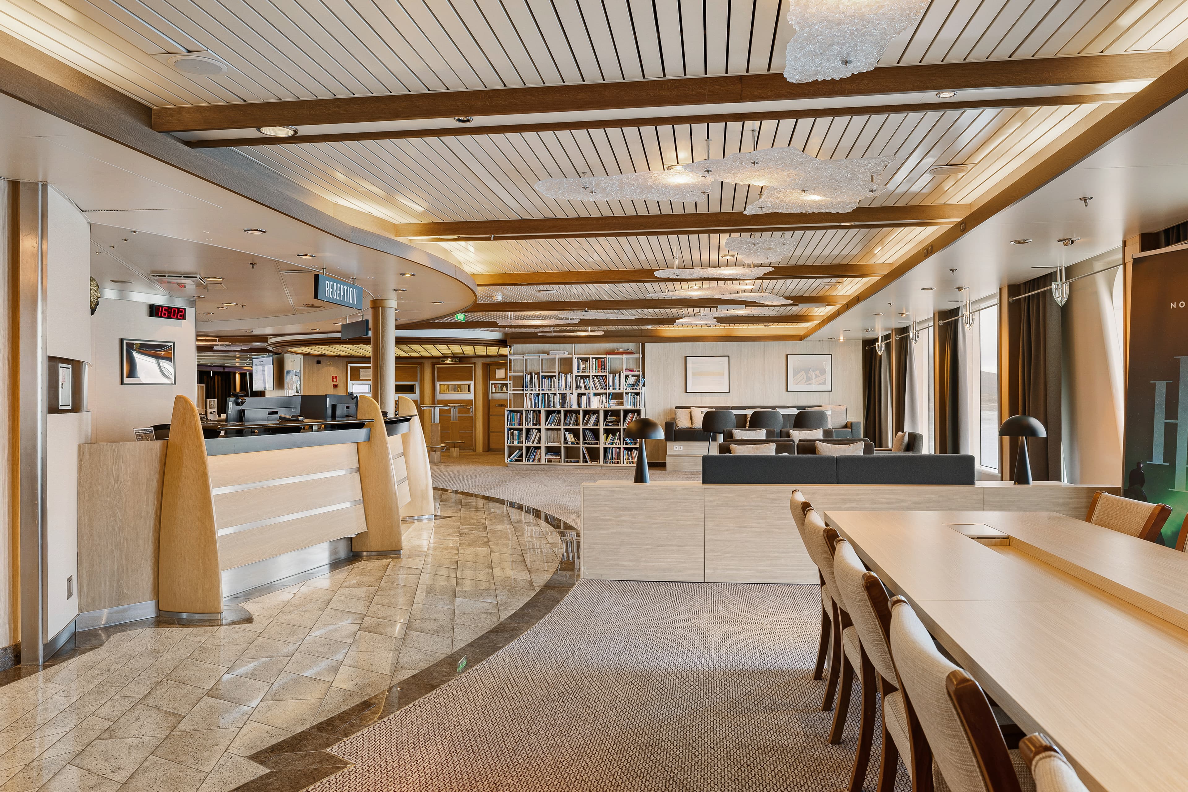 Reception & Expedition Desk