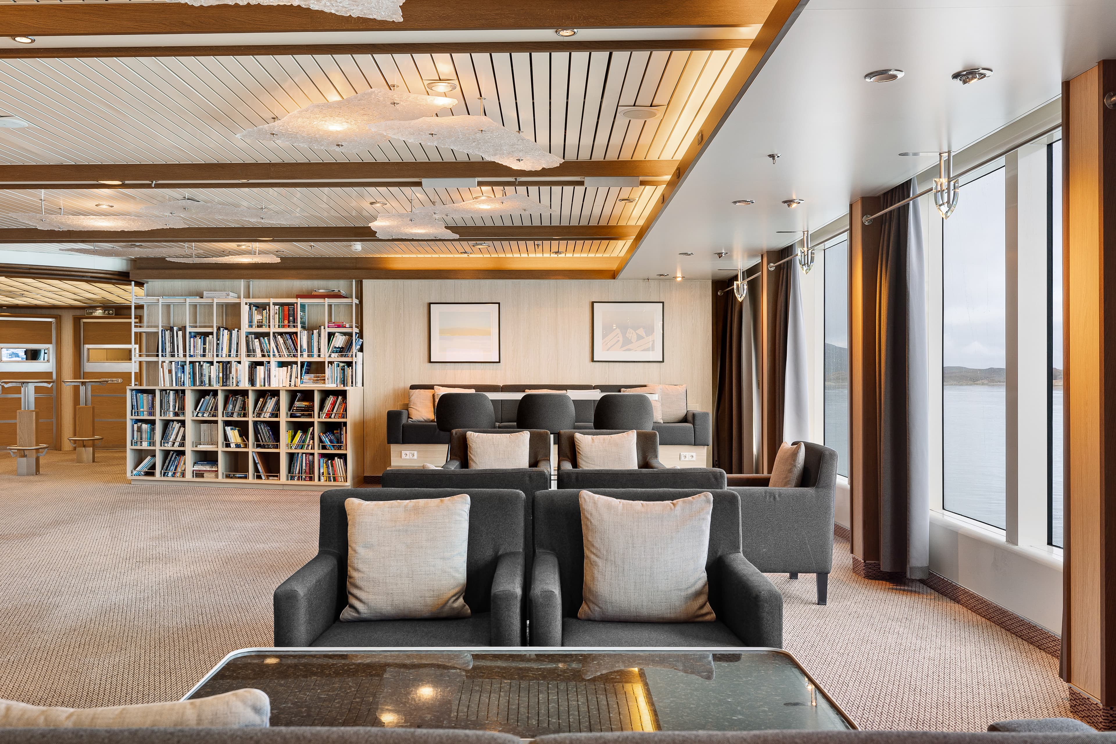 Reception & Expedition Desk