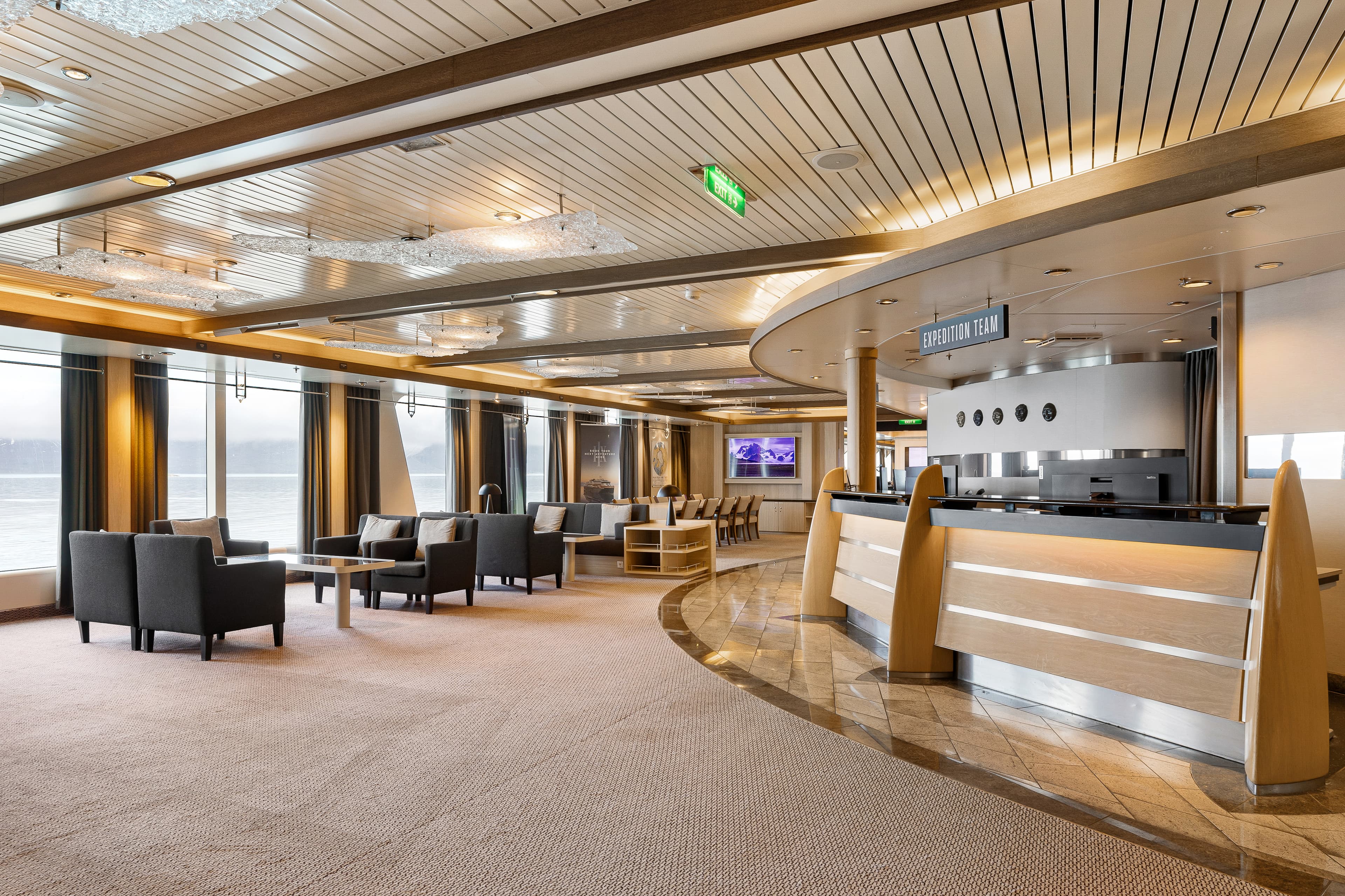 Reception & Expedition Desk